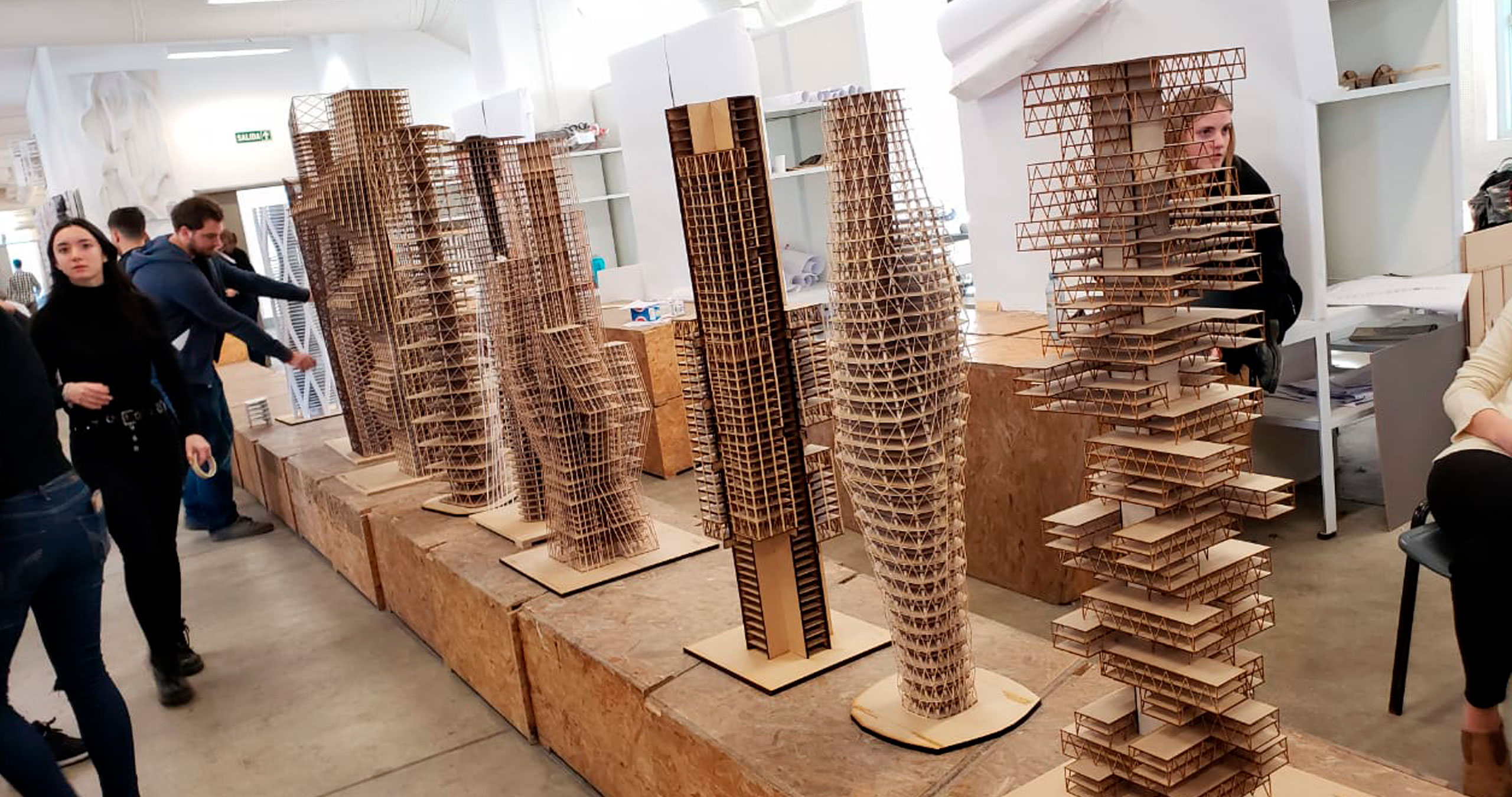 UTDT, Estructuras III. Tema: High-Rise. Adjunto: Arturo de la Fuente. Auxiliar: Florencia Iglesias Caride. Jury fin de curso.